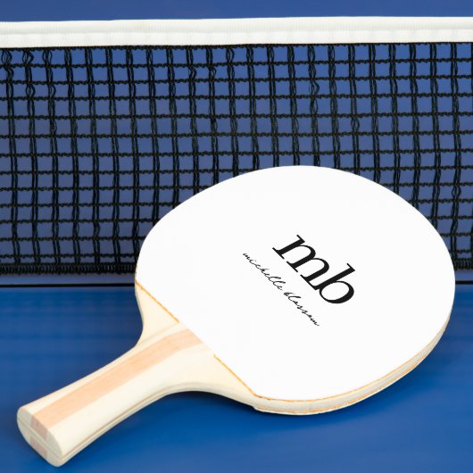Modern Zwart Wit Trendy Script Initiaal Monogram Tafeltennisbatje (Insitu)