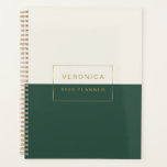 Moderne 2022 Green Monthly/Weekly Planner<br><div class="desc">Obtenez un grand style organisé avec ces planificateurs mensuels/hebdomadaires 2022 personnalisés conçus dans un motif abstrait moderne contre un arrière - plan vert et neutre. Idéal pour la planification personnelle et d'affaires tout au long de l'année.</div>