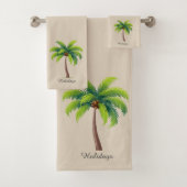 Moderne aangepaste groene palmboom en script op be bad handdoek (Insitu)