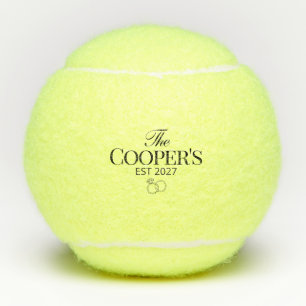 Moderne aangepaste huwelijksachternaam en stichtin tennisballen