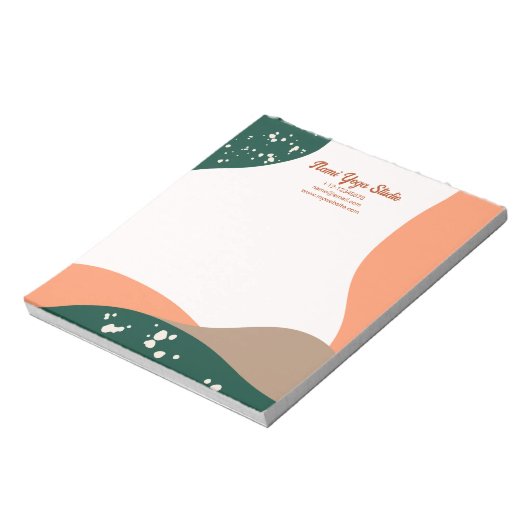 Moderne Abstracte groene Terra Cotta Yoga Studio Notitieblok (Gedraaid)