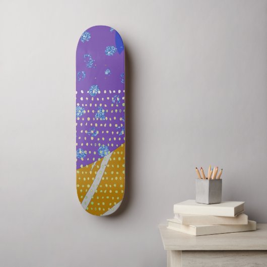 Moderne Abstracte Paarse Geel en Stippen Skateboard (Muurkunst)