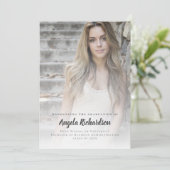 Moderne Afstuderen Elegant Script Typografie Foto Aankondiging (Staand voorkant)