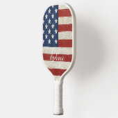Moderne Amerikaanse vlag met Trendy Script Name Pickleball Paddle (Links)
