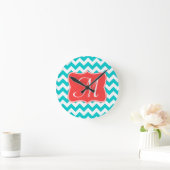 Moderne Aqua Chevron Monogram Initialen wandklok Ronde Klok (Huis)