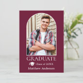 Moderne Arch Afstudeerder Pet Burgundy Afstuderen Aankondiging (Staand voorkant)
