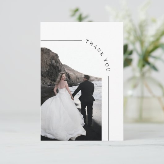Moderne Arch Black en White Photo Wedding Bedankkaart (Staand voorkant)