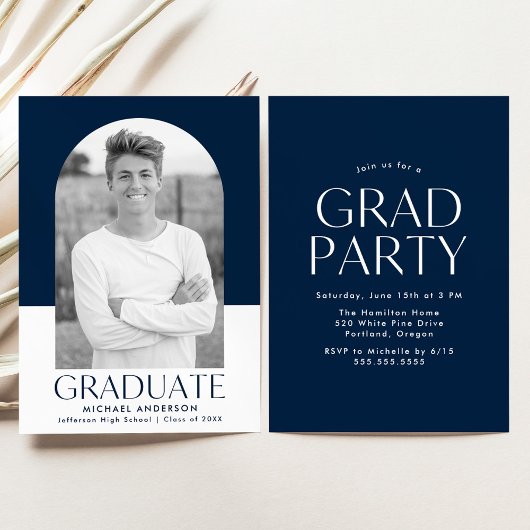 Moderne Arch Navy Colour Block Graduparty Kaart