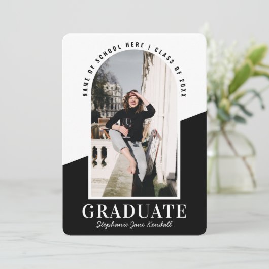 Moderne Arch Photo Black & White Afstuderen Aankondiging (Staand voorkant)