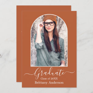 Moderne Arch Terracotta Graduation Party Kaart