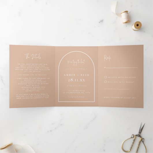 Moderne Arch Tying Knot Weddenschap Blush Pink Scr Drieluik Uitnodiging (Binnen)