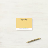 Moderne Basis Zachte Gele Naam & Beroep Post-it® Notes (Op bureau)