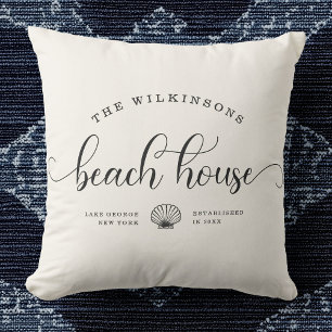 Moderne Beach House Family Name Script Locatie Kussen