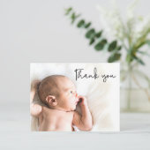 Moderne Bedankt Script Baby foto Aankondigingskaart (Staand voorkant)