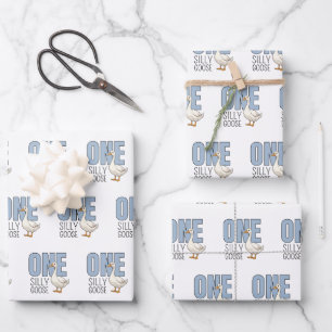 Moderne Blauwe Eén Dwaas Gans Eerste Verjaardag Inpakpapier Vel