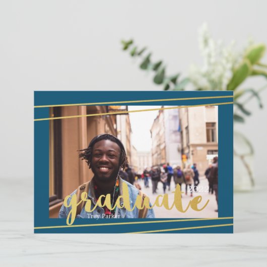 Moderne blauwe, gouden en witte Afstuderen uitnodi Kaart (Staand voorkant)