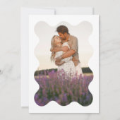 Moderne Blauwe Lavendel Wave Scallop Foto Bruiloft Save The Date (Achterkant)