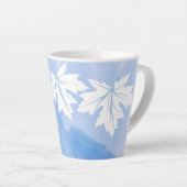 Moderne blauwe waterverf en witte paardenbladeren latte mok (Rechterhoek)