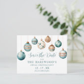 Moderne Blauwgroen Bauble kerstfeest Save the Date Aankondigingskaart (Staand voorkant)
