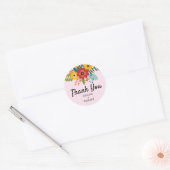 Moderne bloemenbruiloft dank u pastel roze ronde sticker (Envelop)