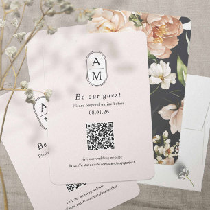 Moderne Blush boog initialen rsvp met QR code Informatiekaartje