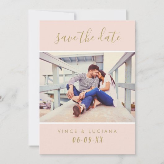 Moderne Blush Gold Handgeschreven Script Foto Save The Date (Voorkant)