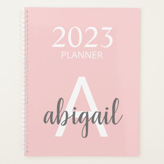 Moderne Blush Pink Simple Monogram Name 2023 Planner (Voorkant)