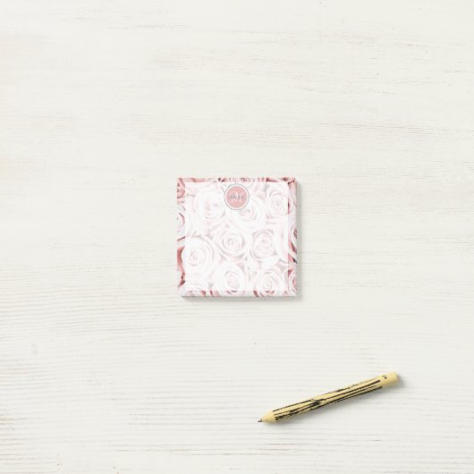 Moderne blush roze rozen gepersonaliseerd post-it® notes (Op bureau)