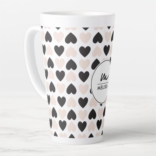 Moderne Blush Roze Zwart Liefde Harten Monogram Latte Mok (Linkerhoek)