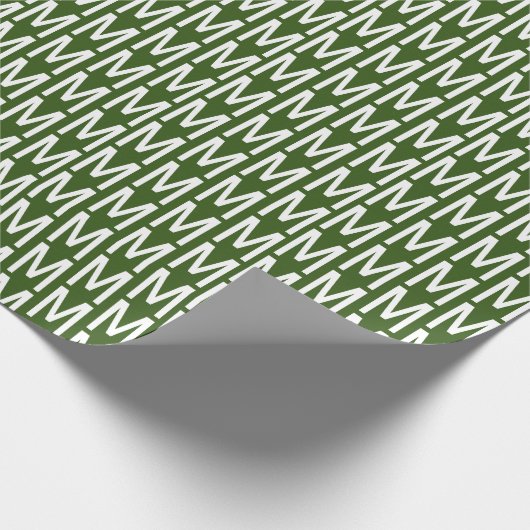 Moderne bosgroene witte aangepaste monogram patroo cadeaupapier (Hoek)