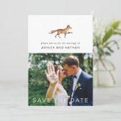 Moderne bosvos foto bruiloft save the date (Staand voorkant)