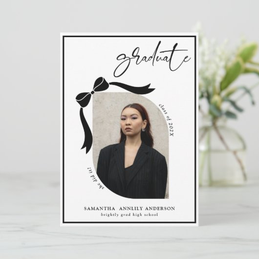 Moderne Bow Script Foto Afstudeerfeest Kaart (Staand voorkant)