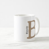 Moderne Brown Monogramme Initiale & Nom Café Mug (Devant droit)