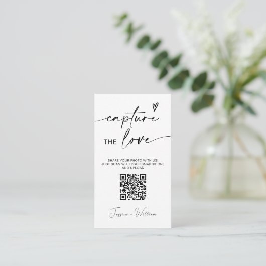 Moderne bruiloft Capture de liefde Qr Code Informatiekaartje (Staand voorkant)