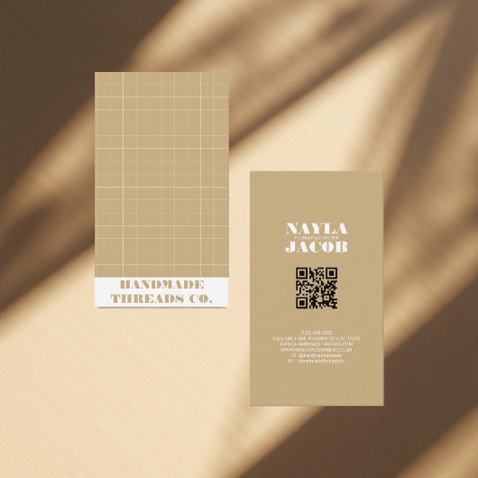 Moderne Bruine Aarde Tone Geruit Patroon QR Code Visitekaartje