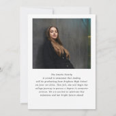 Moderne Brush Script Grad Foto Afstuderen Aankondiging (Achterkant)