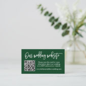 Moderne Brush Script Trouwwebsite QR Groen Informatiekaartje (Staand voorkant)