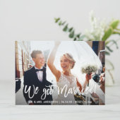 Moderne Brush Script We Got Married Trouwkaart Aankondiging (Staand voorkant)