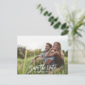 Moderne Budget Bruiloft Bewaar de Datum Foto QR Co Aankondigingskaart (Staand voorkant)