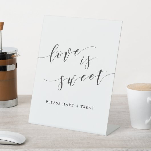 Moderne Calligrafie Love is Sweet Wedding Table Reclamebord Met Voetstuk (Insitu)