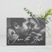 Moderne Calligrafie Weddenschap Bewaar de Datum Fo Save The Date (Staand voorkant)