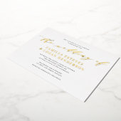 Moderne Calligrafiescript Weddenschap White + Gold Folie Uitnodiging (Gedraaid)