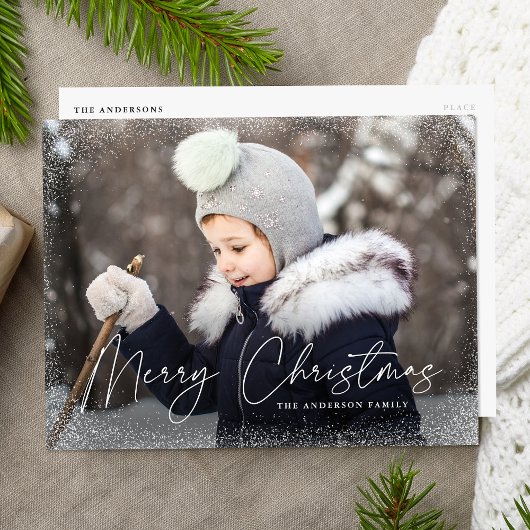 Moderne carte de Noël avec flocons de neige Script