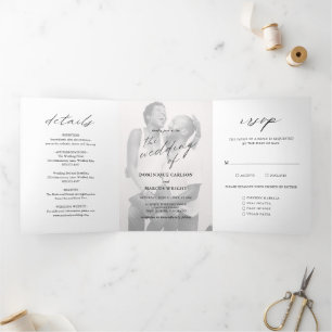 Moderne Chic Calligraphy Simple Photo Wedding Drieluik Uitnodiging