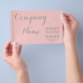 Moderne Chic Minimalistische Cosmetologist roze Flyer (Hand)