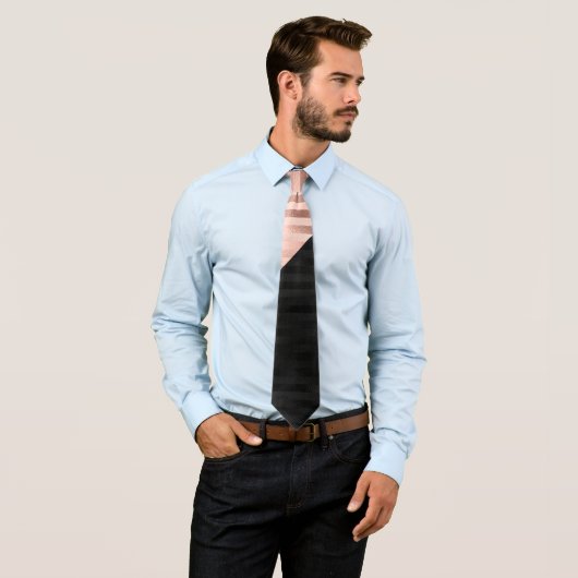 Moderne Chic Roze Rose Goud Zwarte Driehoek Cut Stropdas (In situ)