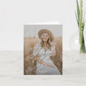 Moderne Chic Script Afstuderen foto Dank u kaart (Voorkant)