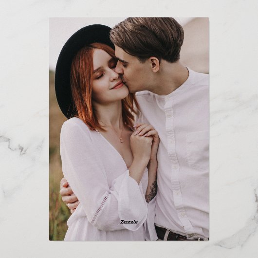 Moderne Chic Simple Typography Photo Wedding Folie Uitnodiging (Achterkant)