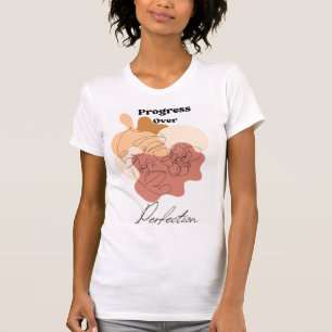 Moderne chique vrouwen vooruitgang over perfectie t-shirt