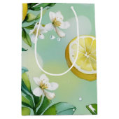 Moderne citroenblauwe bloemenscript bruidsdouche medium cadeauzakje (Voorkant)